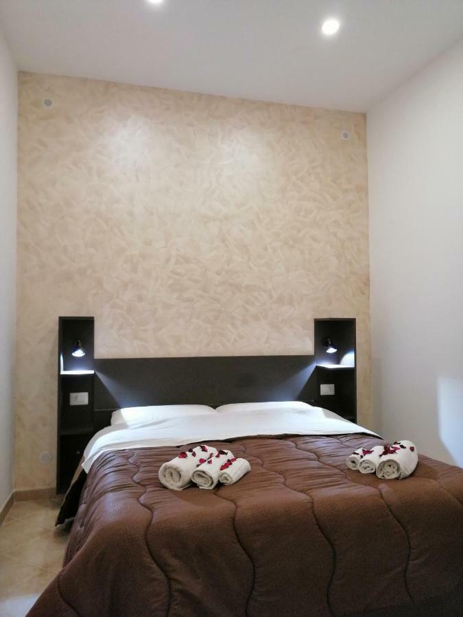 Ad Un Passo Dal Duomo "2" Apartamento Nápoles Exterior foto