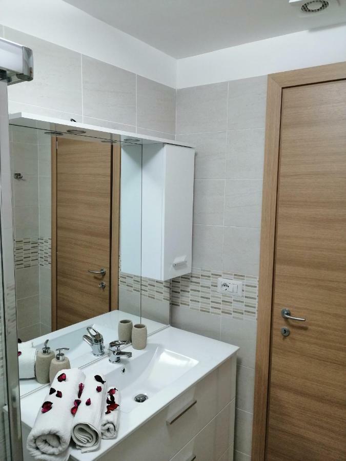 Ad Un Passo Dal Duomo "2" Apartamento Nápoles Exterior foto