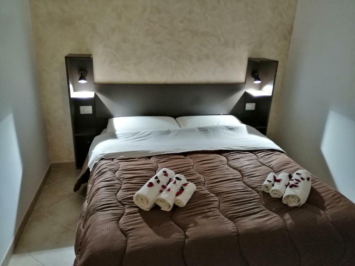 Ad Un Passo Dal Duomo "2" Apartamento Nápoles Exterior foto