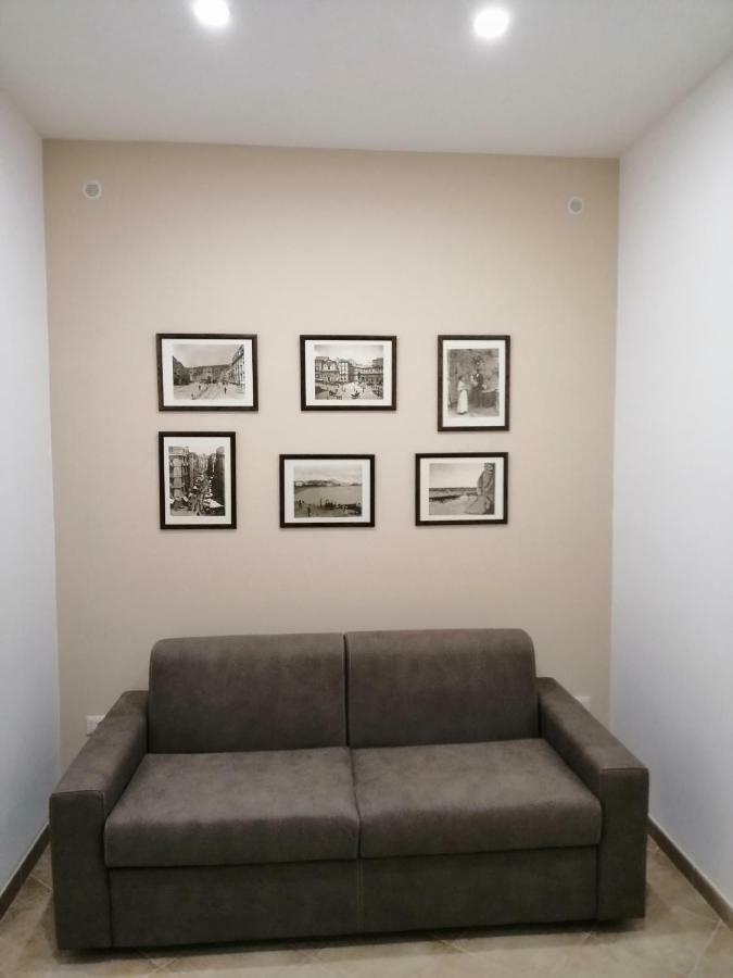 Ad Un Passo Dal Duomo "2" Apartamento Nápoles Exterior foto