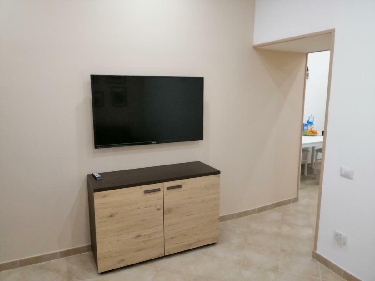 Ad Un Passo Dal Duomo "2" Apartamento Nápoles Exterior foto