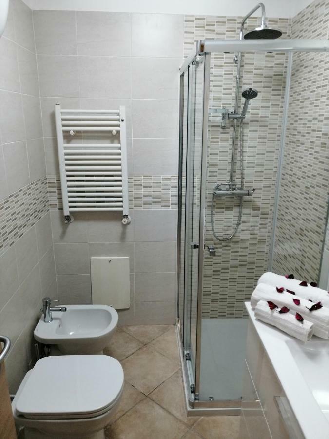 Ad Un Passo Dal Duomo "2" Apartamento Nápoles Exterior foto