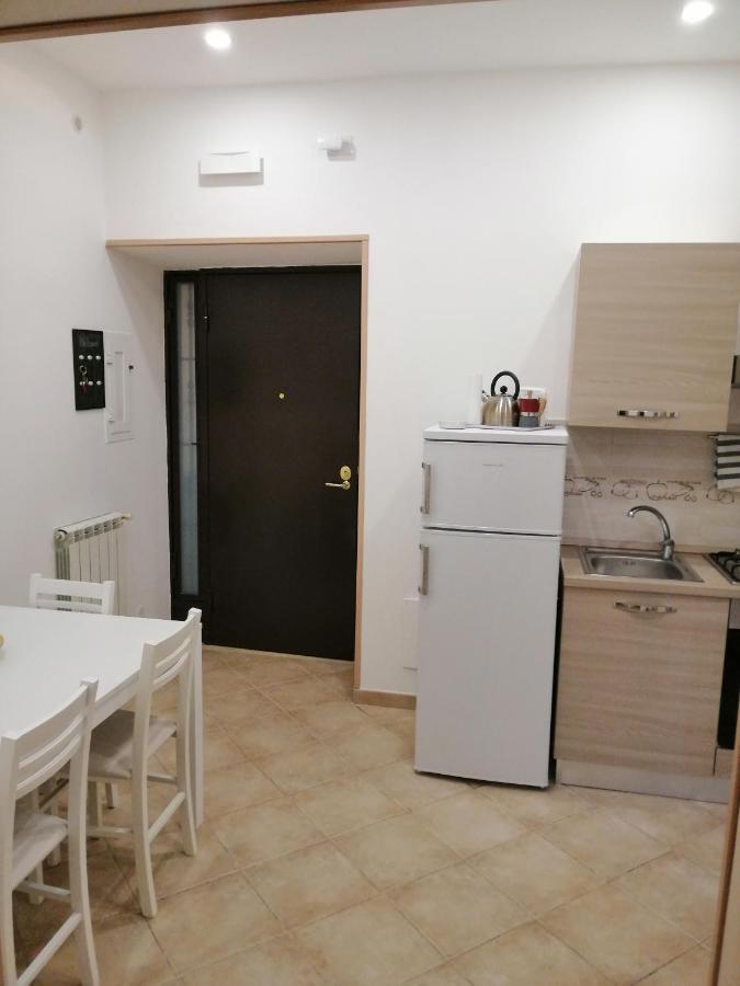 Ad Un Passo Dal Duomo "2" Apartamento Nápoles Exterior foto
